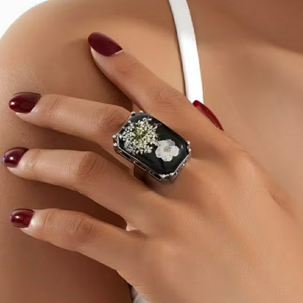 Elegant Black and Silver Floral Ring, Sz 8